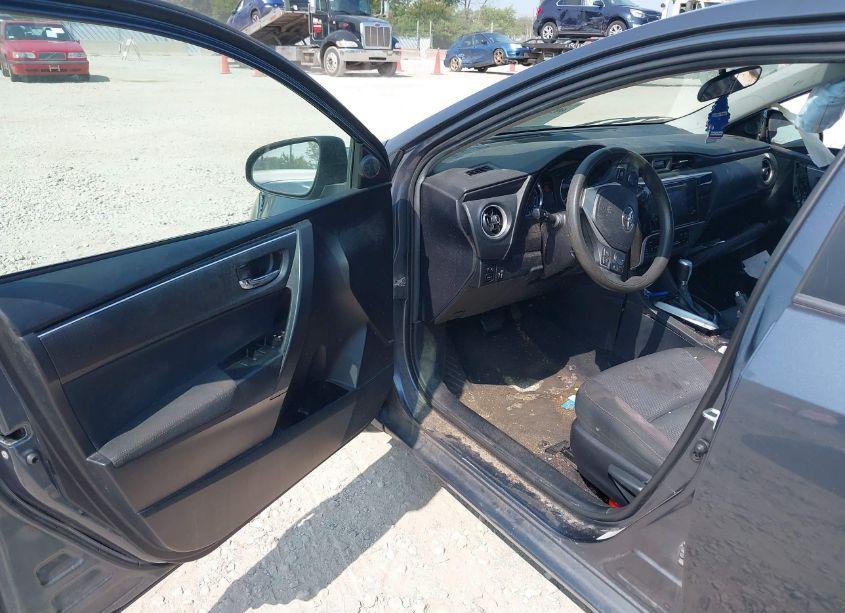 Photo 5 of 2018 Toyota Corolla LE (VIN 2T1BURHE3JC055079)