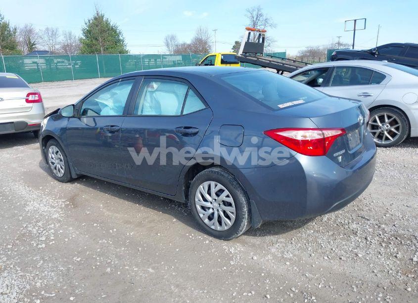 Photo 3 of 2018 Toyota Corolla LE (VIN 2T1BURHE3JC061674)