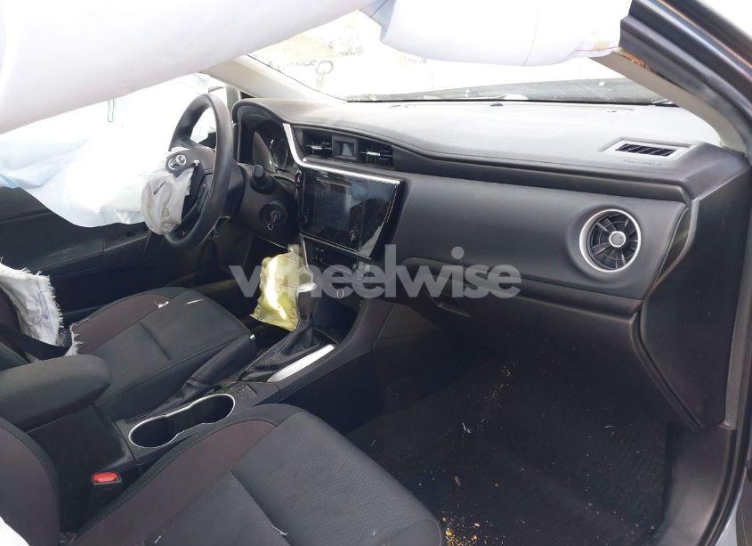 Photo 5 of 2018 Toyota Corolla LE (VIN 2T1BURHE3JC061674)