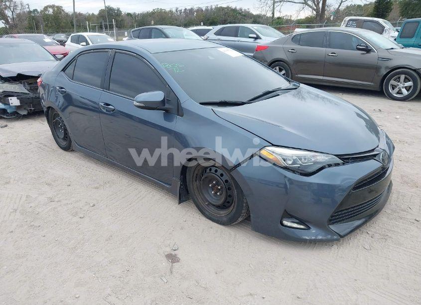 2018 Toyota Corolla LE (VIN 2T1BURHE3JC069743) main photo