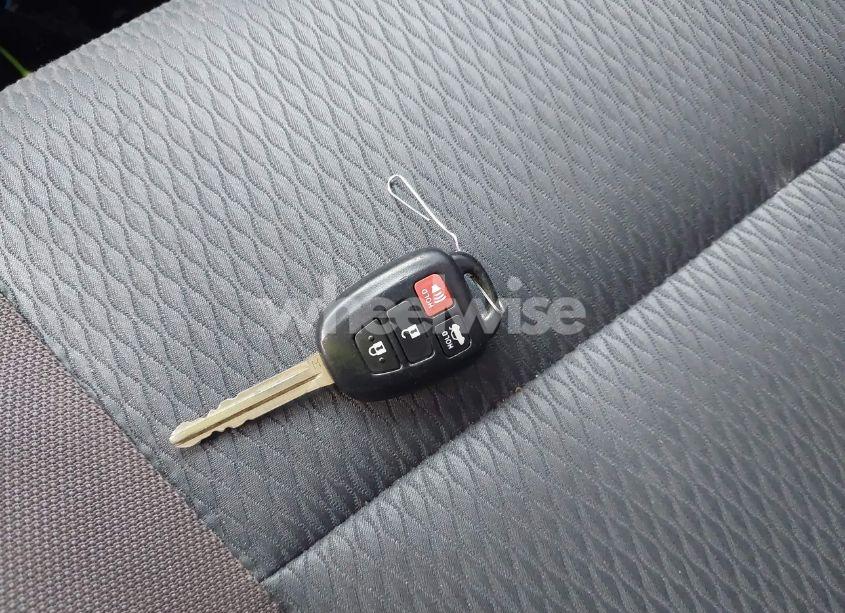 Photo 11 of 2018 Toyota Corolla LE (VIN 2T1BURHE3JC069743)