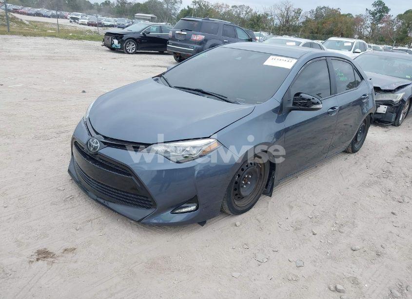 Photo 2 of 2018 Toyota Corolla LE (VIN 2T1BURHE3JC069743)