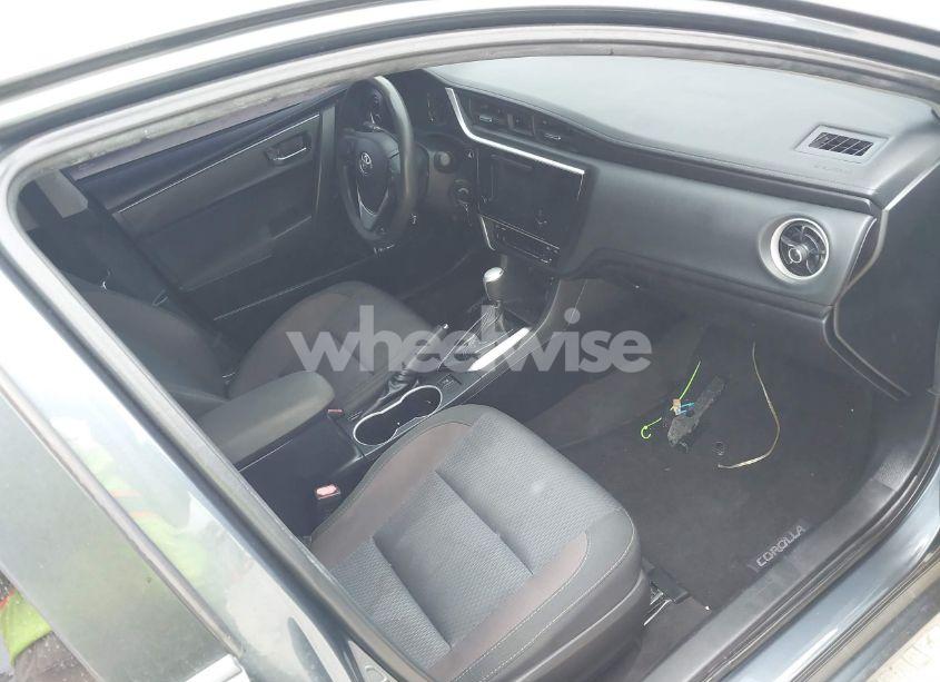 Photo 5 of 2018 Toyota Corolla LE (VIN 2T1BURHE3JC069743)