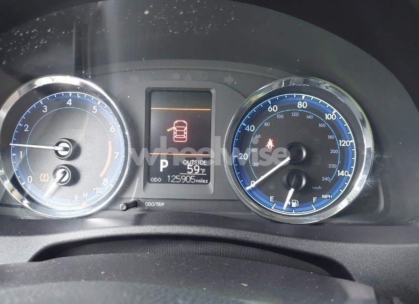 Photo 7 of 2018 Toyota Corolla LE (VIN 2T1BURHE3JC069743)