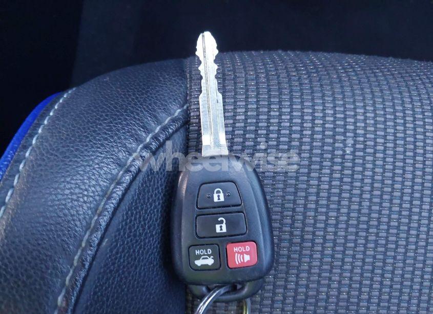 Photo 11 of 2018 Toyota Corolla SE (VIN 2T1BURHE3JC095727)