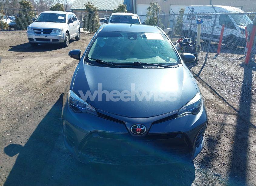 Photo 13 of 2018 Toyota Corolla SE (VIN 2T1BURHE3JC095727)