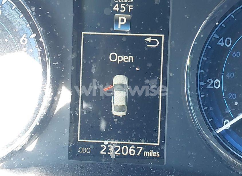 Photo 16 of 2018 Toyota Corolla SE (VIN 2T1BURHE3JC095727)