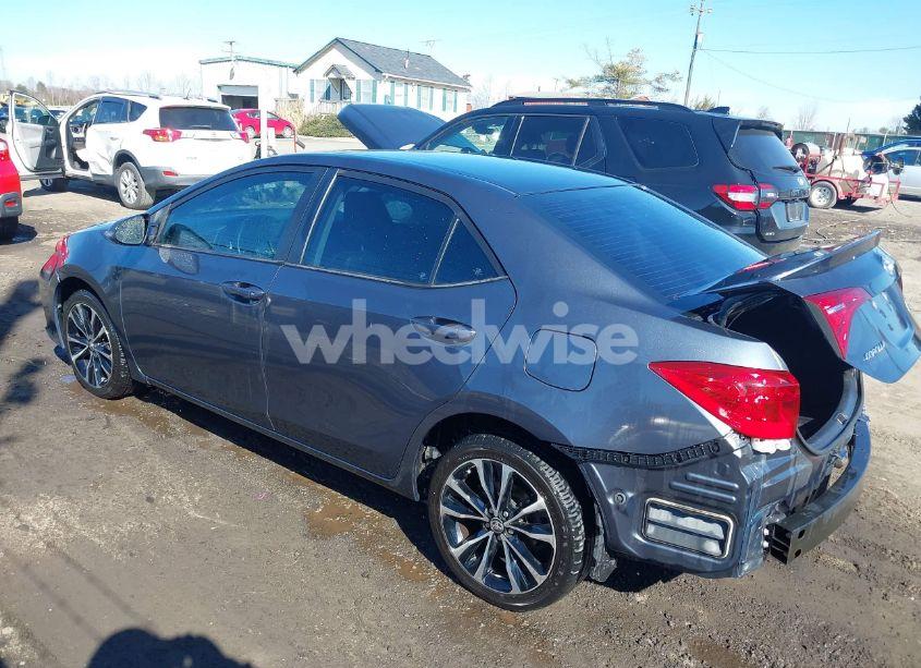 Photo 3 of 2018 Toyota Corolla SE (VIN 2T1BURHE3JC095727)