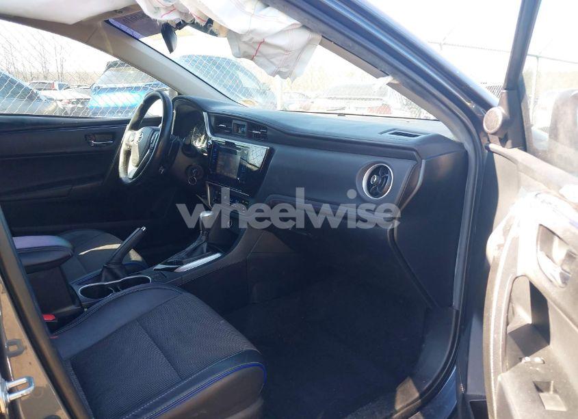 Photo 5 of 2018 Toyota Corolla SE (VIN 2T1BURHE3JC095727)