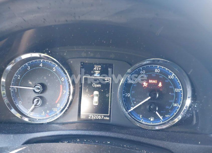 Photo 7 of 2018 Toyota Corolla SE (VIN 2T1BURHE3JC095727)