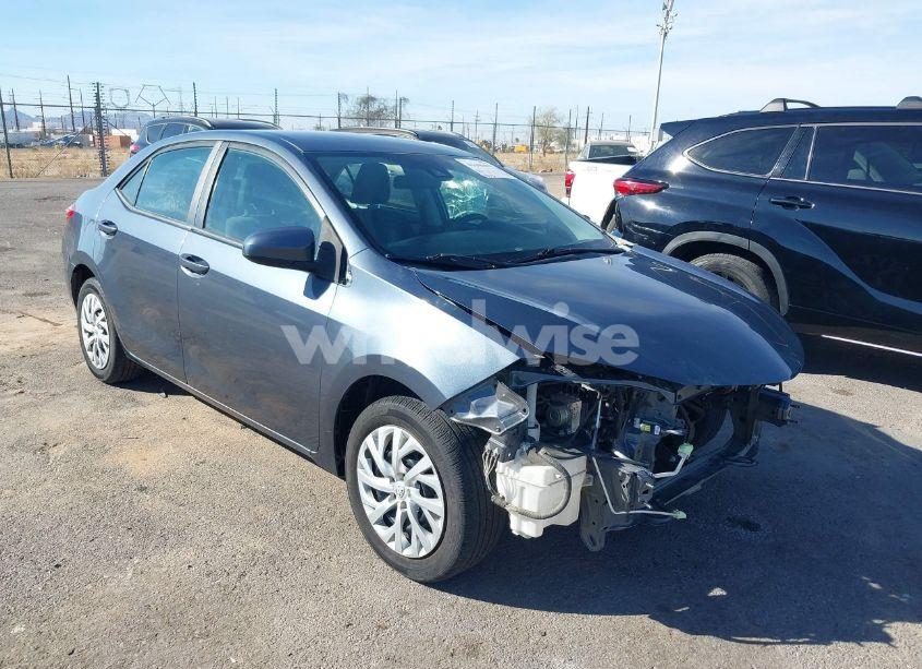 2018 Toyota Corolla LE (VIN 2T1BURHE3JC102949) main photo