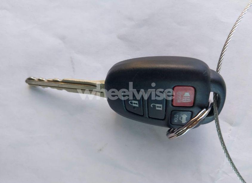 Photo 11 of 2018 Toyota Corolla LE (VIN 2T1BURHE3JC102949)