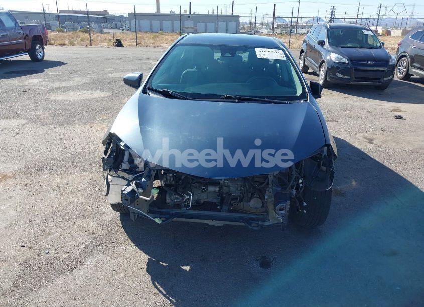 Photo 13 of 2018 Toyota Corolla LE (VIN 2T1BURHE3JC102949)