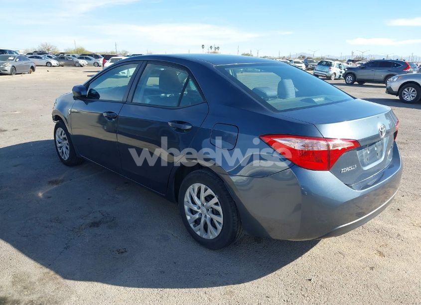Photo 3 of 2018 Toyota Corolla LE (VIN 2T1BURHE3JC102949)