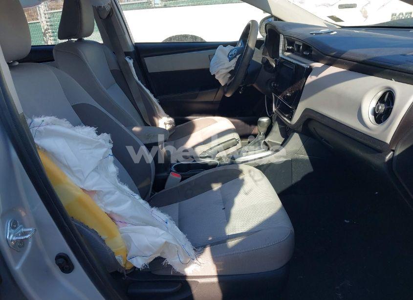 Photo 5 of 2018 Toyota Corolla L/LE/XLE/SE/XSE (VIN 2T1BURHE3JC113241)