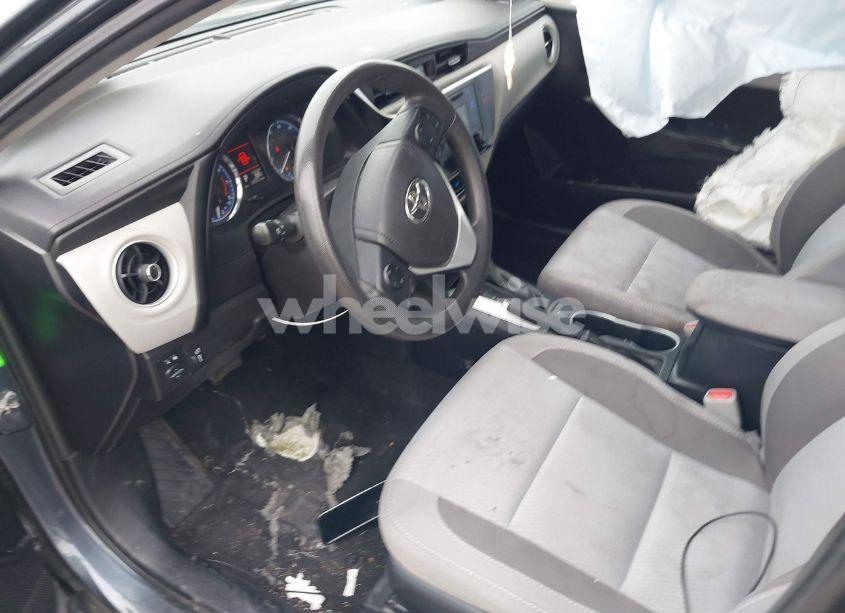 Photo 5 of 2018 Toyota Corolla LE (VIN 2T1BURHE3JC967162)