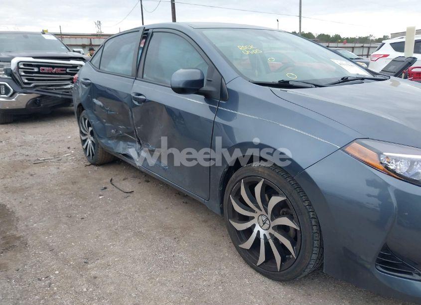 Photo 6 of 2018 Toyota Corolla LE (VIN 2T1BURHE3JC967162)