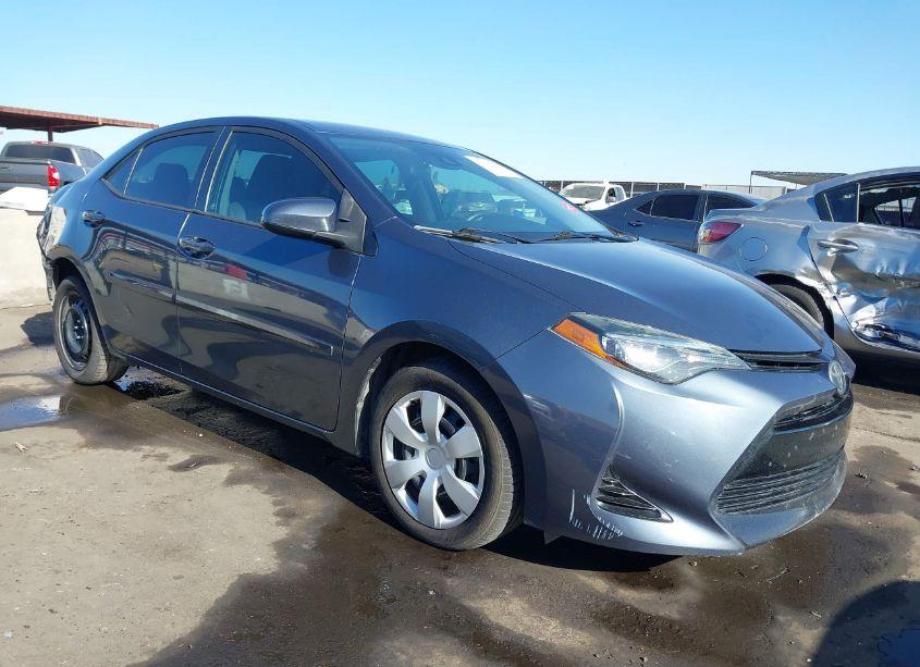 2018 Toyota Corolla LE (VIN 2T1BURHE3JC975603) main photo