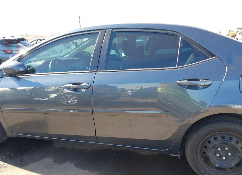 Photo 15 of 2018 Toyota Corolla LE (VIN 2T1BURHE3JC975603)