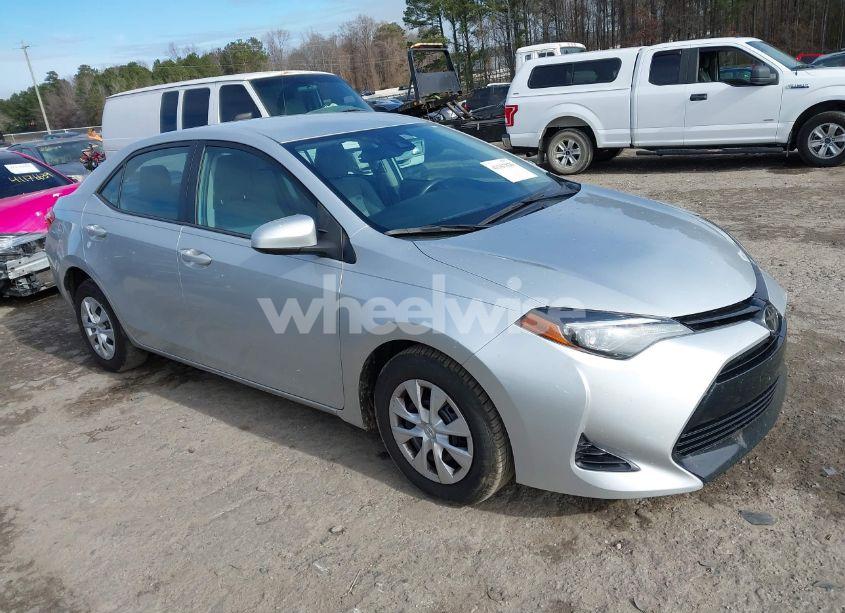 2018 Toyota Corolla L (VIN 2T1BURHE3JC982065) main photo