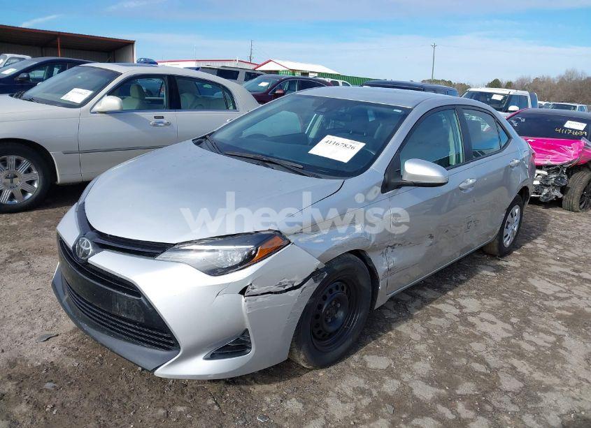 Photo 2 of 2018 Toyota Corolla L (VIN 2T1BURHE3JC982065)