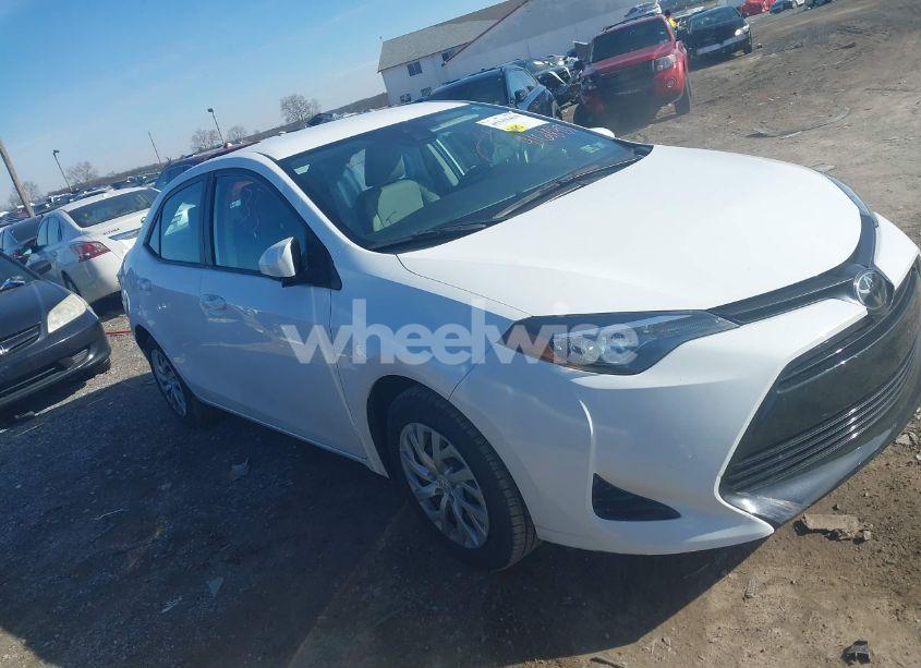 2019 Toyota Corolla LE (VIN 2T1BURHE3KC125116) main photo