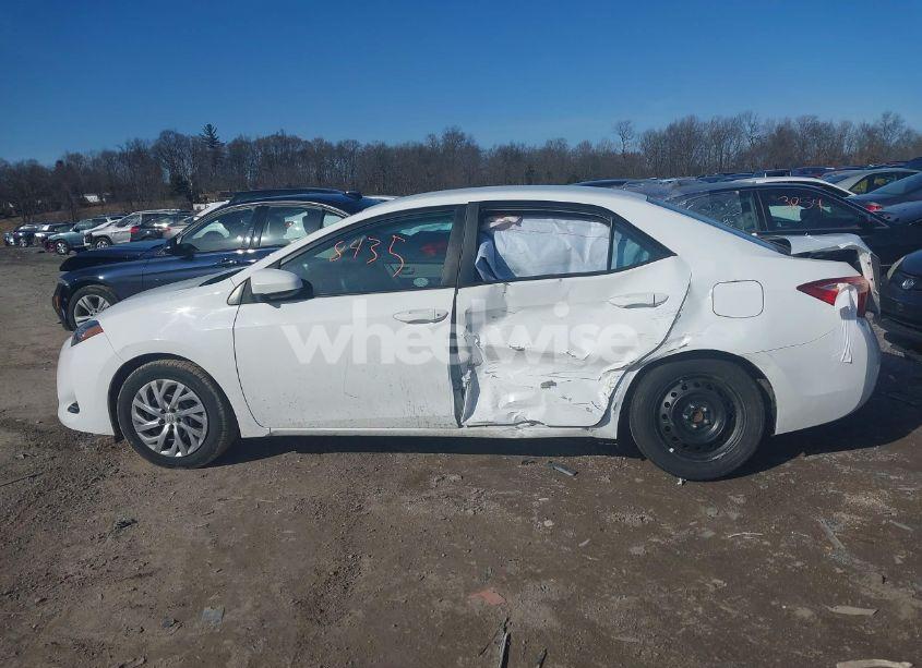 Photo 14 of 2019 Toyota Corolla LE (VIN 2T1BURHE3KC125116)
