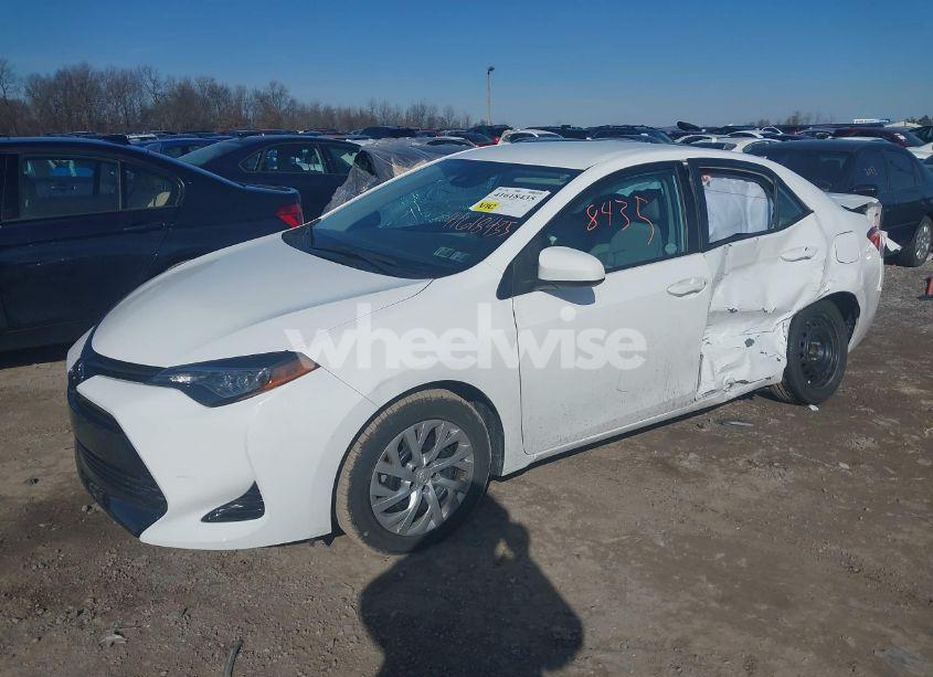 Photo 2 of 2019 Toyota Corolla LE (VIN 2T1BURHE3KC125116)
