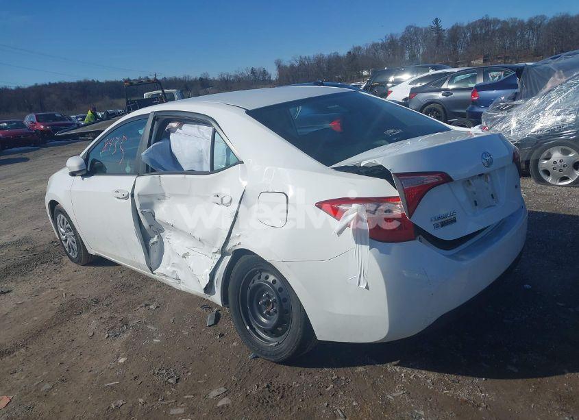 Photo 3 of 2019 Toyota Corolla LE (VIN 2T1BURHE3KC125116)