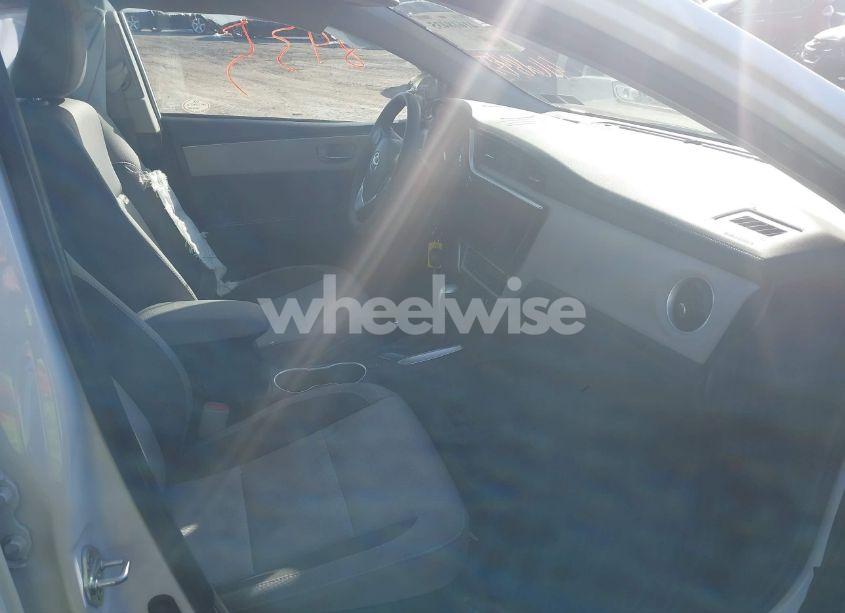 Photo 5 of 2019 Toyota Corolla LE (VIN 2T1BURHE3KC125116)