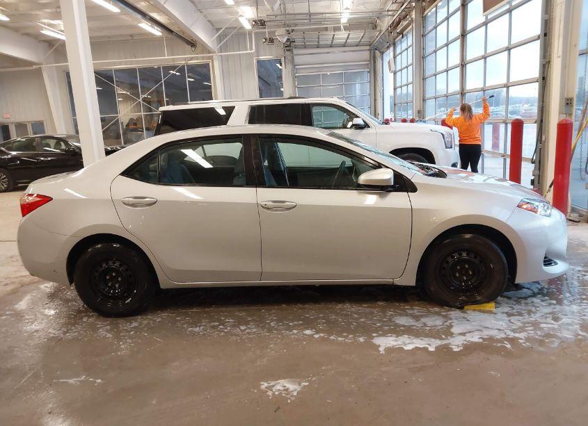 Photo 13 of 2019 Toyota Corolla L (VIN 2T1BURHE3KC142675)