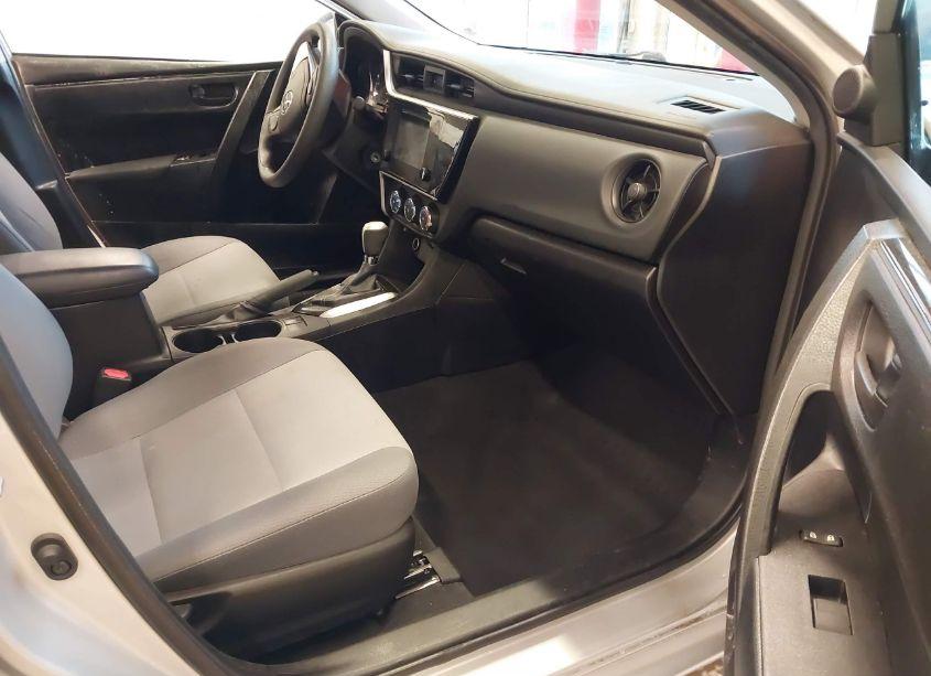 Photo 5 of 2019 Toyota Corolla L (VIN 2T1BURHE3KC142675)