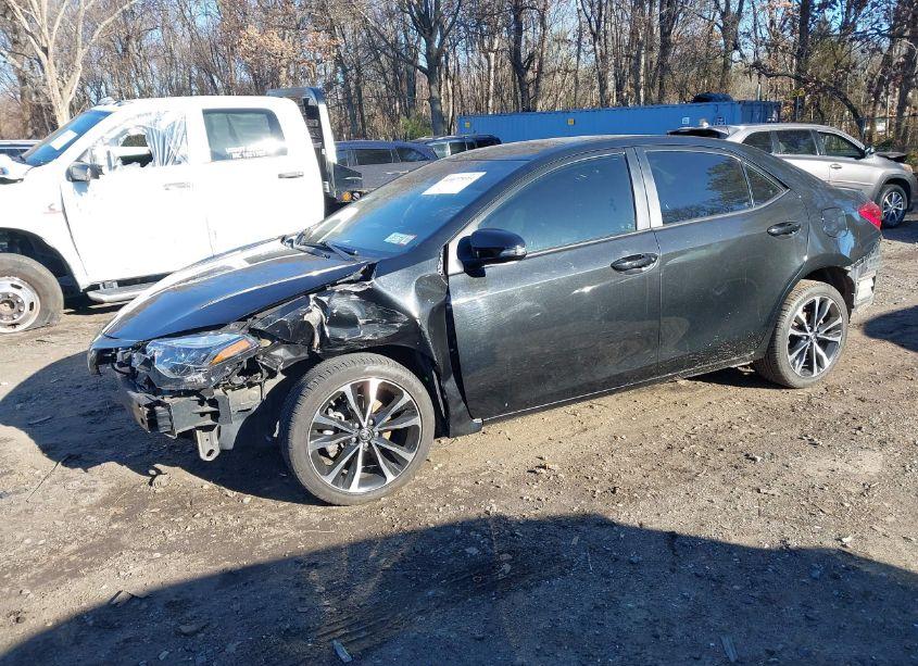 Photo 2 of 2019 Toyota Corolla SE (VIN 2T1BURHE3KC143664)