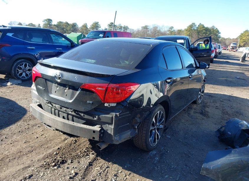 Photo 4 of 2019 Toyota Corolla SE (VIN 2T1BURHE3KC143664)