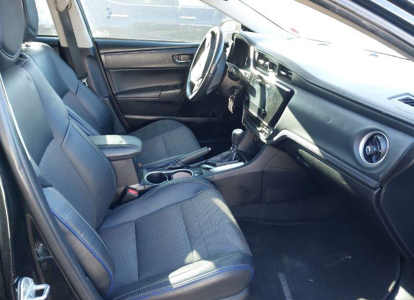 Photo 5 of 2019 Toyota Corolla SE (VIN 2T1BURHE3KC143664)