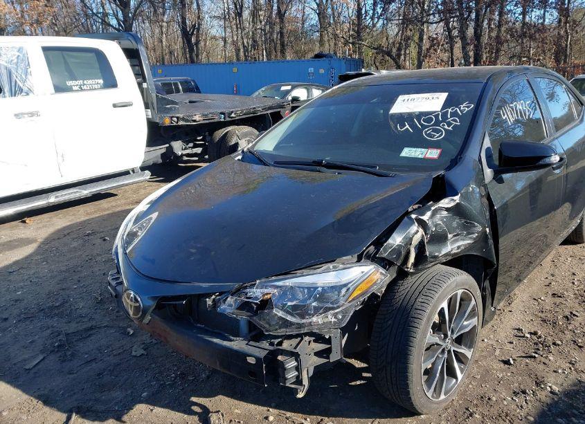 Photo 6 of 2019 Toyota Corolla SE (VIN 2T1BURHE3KC143664)