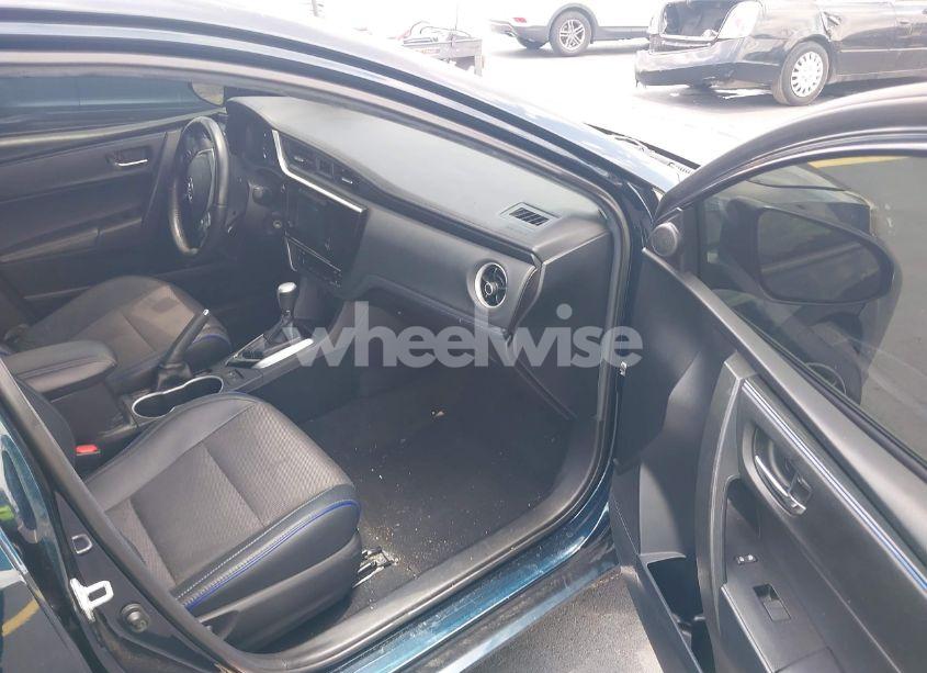 Photo 5 of 2019 Toyota Corolla SE (VIN 2T1BURHE3KC153370)