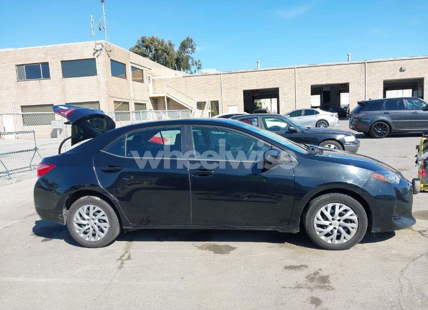 Photo 13 of 2019 Toyota Corolla LE (VIN 2T1BURHE3KC155541)