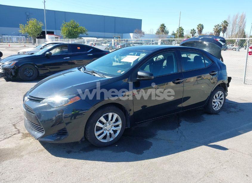 Photo 2 of 2019 Toyota Corolla LE (VIN 2T1BURHE3KC155541)