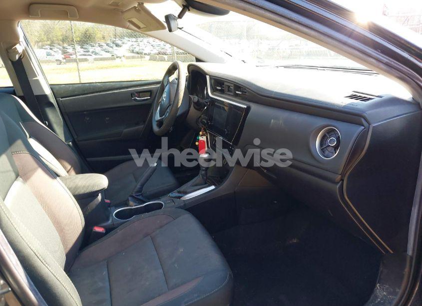 Photo 5 of 2019 Toyota Corolla LE (VIN 2T1BURHE3KC180066)