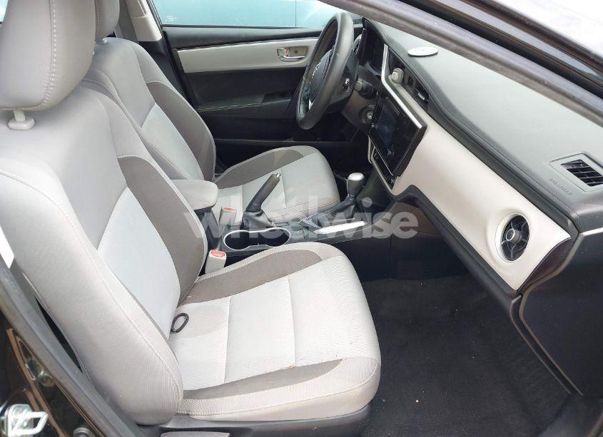 Photo 5 of 2019 Toyota Corolla LE (VIN 2T1BURHE3KC182688)