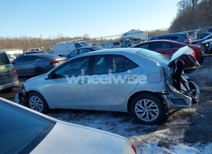 Photo 15 of 2019 Toyota Corolla LE (VIN 2T1BURHE3KC208917)