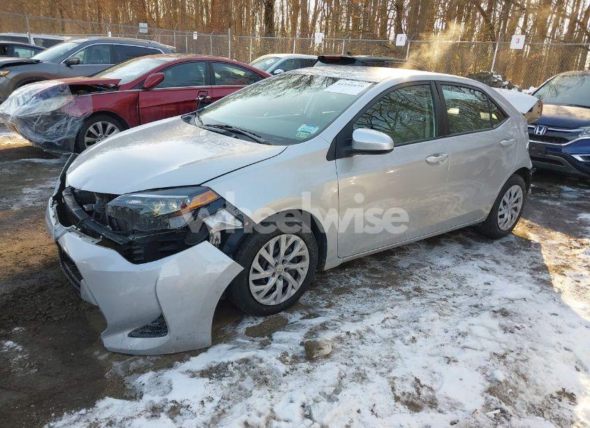 Photo 2 of 2019 Toyota Corolla LE (VIN 2T1BURHE3KC208917)