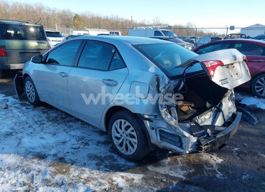 Photo 3 of 2019 Toyota Corolla LE (VIN 2T1BURHE3KC208917)