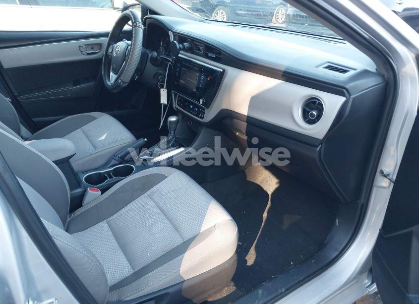 Photo 5 of 2019 Toyota Corolla LE (VIN 2T1BURHE3KC208917)