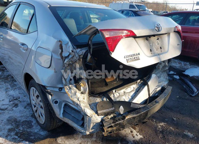 Photo 6 of 2019 Toyota Corolla LE (VIN 2T1BURHE3KC208917)