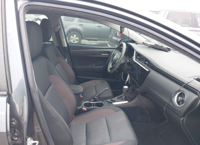 Photo 5 of 2019 Toyota Corolla LE (VIN 2T1BURHE3KC219402)