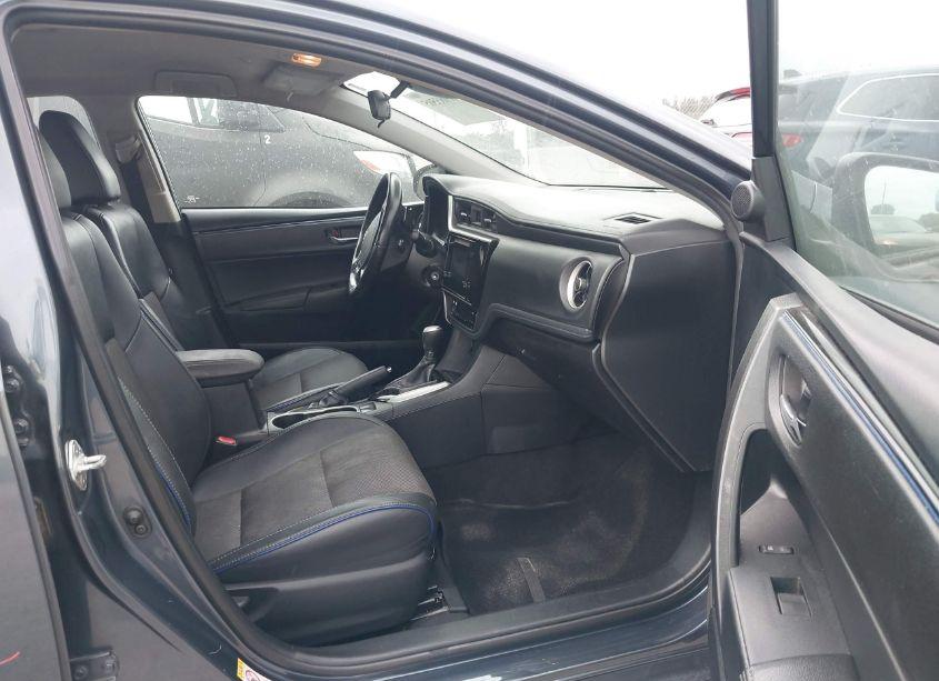 Photo 5 of 2019 Toyota Corolla SE (VIN 2T1BURHE3KC223837)