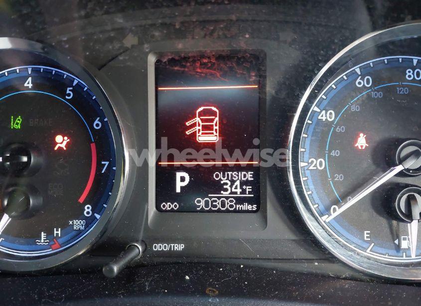 Photo 15 of 2019 Toyota Corolla LE (VIN 2T1BURHE3KC238516)