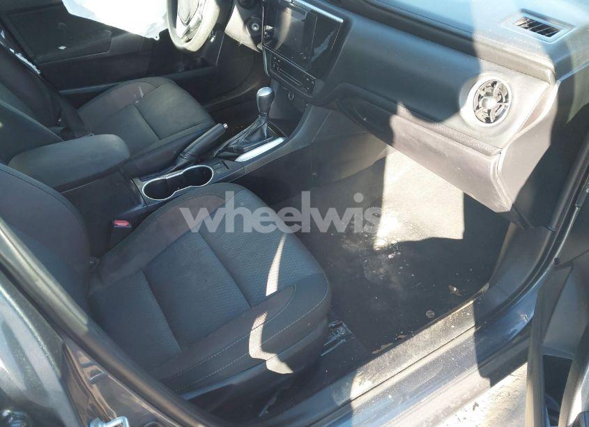 Photo 5 of 2019 Toyota Corolla LE (VIN 2T1BURHE3KC238516)